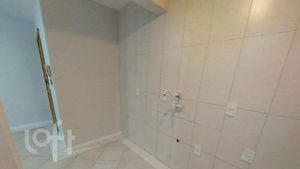 Image 3 - 880723