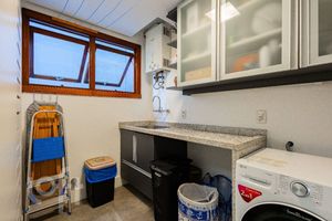 Image 17 - 880725