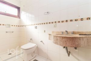 Image 14 - 880731