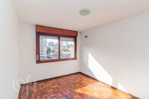 Image 8 - 880731