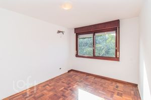 Image 11 - 880731