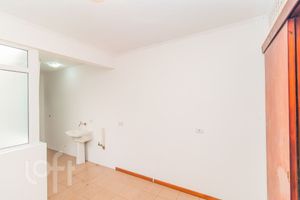 Image 17 - 880731