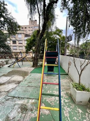 Image 18 - 880732