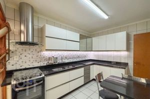 Image 21 - 880734