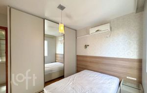 Image 18 - 880734