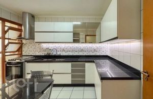 Image 13 - 880734