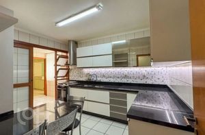 Image 22 - 880734