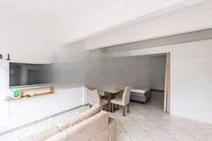 Image 21 - 880738