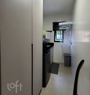 Image 32 - 880774