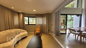 Image 9 - 880774