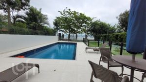 Image 39 - 880774