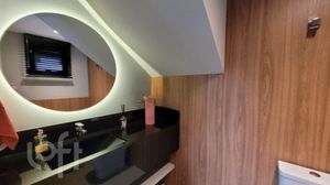 Image 11 - 880774