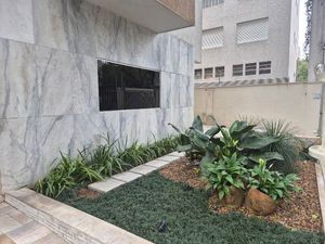 Image 15 - 880775