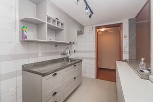 Image 18 - 880776