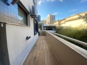 Image 2 - 880776