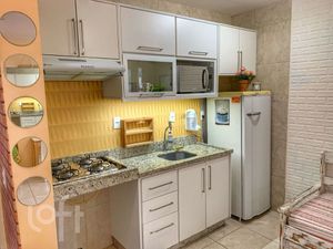 Image 3 - 880821