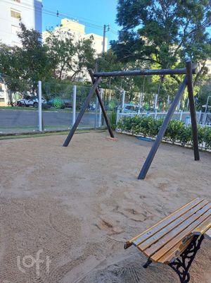 Image 21 - 880852
