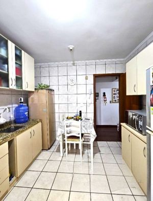 Image 9 - 880853