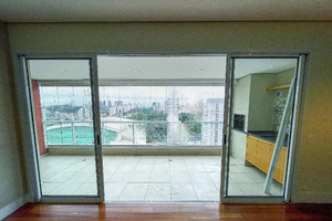 Image 6 - 880855