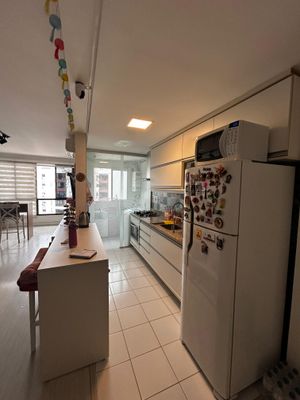 Image 6 - 880857