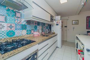 Image 19 - 880857