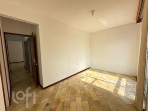 Image 8 - 880860