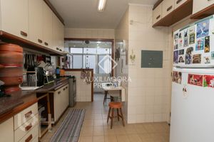 Image 11 - 880862
