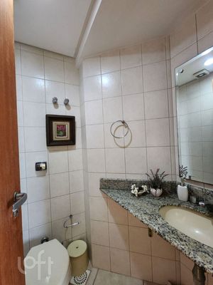 Image 8 - 880863