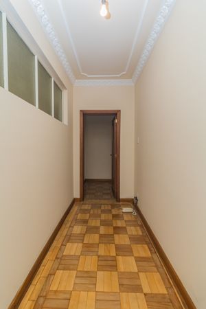 Image 8 - 880867