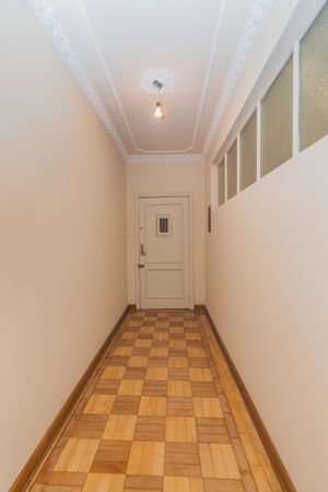 Image 9 - 880867