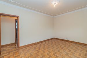 Image 7 - 880867