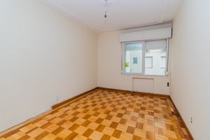 Image 15 - 880867