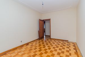 Image 17 - 880867