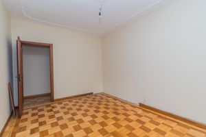 Image 18 - 880867