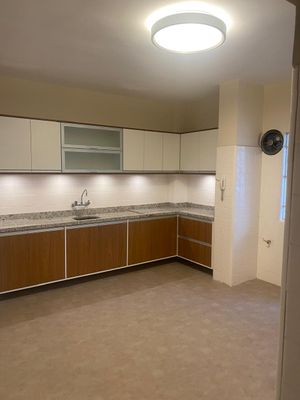 Image 8 - 880867