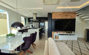 Image 17 - 880868