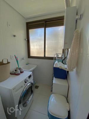 Image 11 - 880872