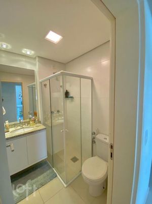 Image 9 - 880872