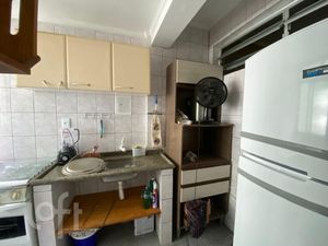 Image 21 - 880879