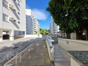 Image 29 - 880886