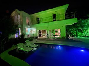 Image 9 - 880888