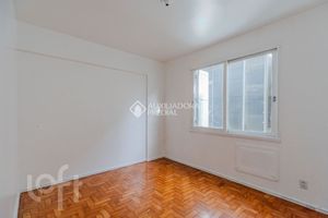 Image 8 - 880890