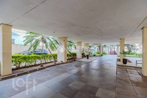Image 16 - 880890