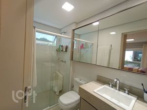 Image 8 - 880897