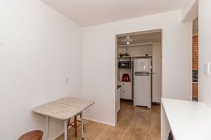 Image 22 - 880898
