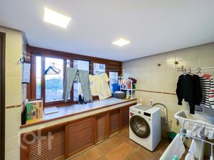 Image 16 - 880900