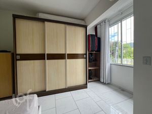 Image 10 - 880911