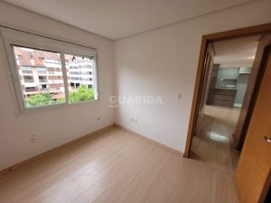 Image 9 - 880949