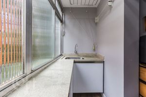 Image 21 - 880954