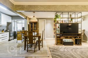 Image 6 - 880954